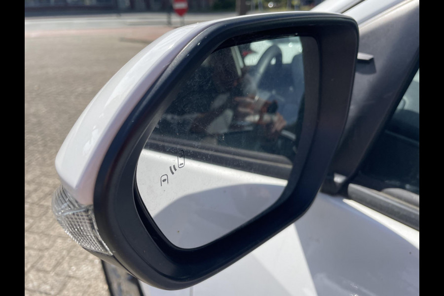 Toyota Yaris 1.5 Hybrid 115 Dynamic Luxury | Stuur- & Stoelverwarming | Parkeersensoren | Adaptieve Cruise Control | BSM