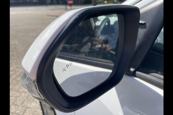 Toyota Yaris 1.5 Hybrid 115 Dynamic Luxury | Stuur- & Stoelverwarming | Parkeersensoren | Adaptieve Cruise Control | BSM