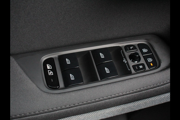 Polestar 2 Long Range Dual Motor 408pk Launch Edition 78kWh Navigatie Verwarmde stoelen Led Cruise Control Lichtmetalen velgen Climate control Camera