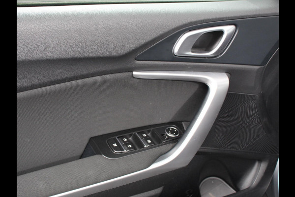 Kia Xceed 1.0 T-GDi 120pk ComfortLine Camera Navigatie Apple Carplay/Android Auto Climate Control Cruise control Lichtmetalen velgen