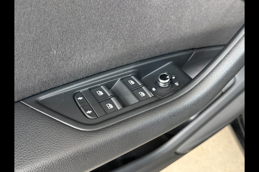 Audi A4 Avant 40 TFSI Sport Edition | 190 pk | Audi Connect | LED | Navi | Cruise | 3-zone airco | Trekhaak voorbereiding | NAP|