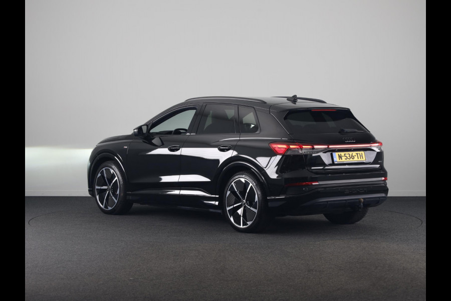 Audi Q4 e-tron 50 quattro S edition 77 kWh Lederen bekleding | 21 inch lichtmetalen velgen | Parkeercamera | Navigatie