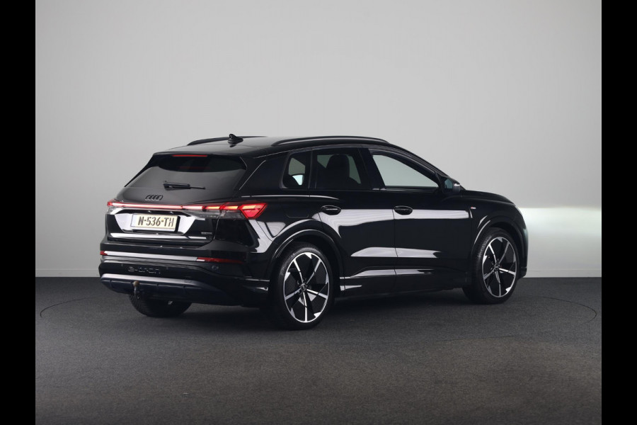 Audi Q4 e-tron 50 quattro S edition 77 kWh Lederen bekleding | 21 inch lichtmetalen velgen | Parkeercamera | Navigatie