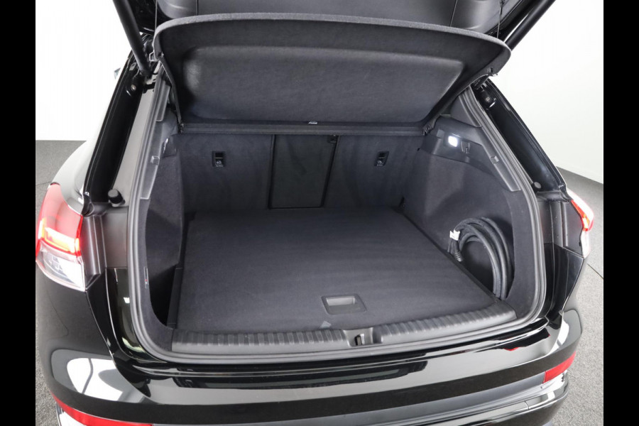 Audi Q4 e-tron 50 quattro S edition 77 kWh Lederen bekleding | 21 inch lichtmetalen velgen | Parkeercamera | Navigatie