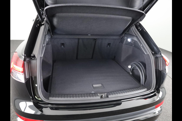Audi Q4 e-tron 50 quattro S edition 77 kWh Lederen bekleding | 21 inch lichtmetalen velgen | Parkeercamera | Navigatie