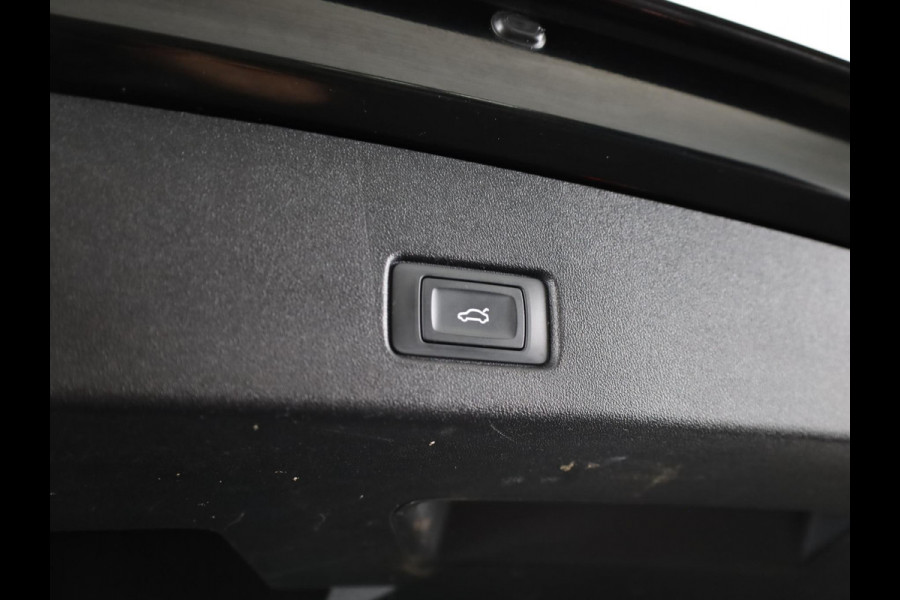 Audi Q4 e-tron 50 quattro S edition 77 kWh Lederen bekleding | 21 inch lichtmetalen velgen | Parkeercamera | Navigatie