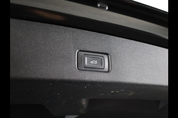 Audi Q4 e-tron 50 quattro S edition 77 kWh Lederen bekleding | 21 inch lichtmetalen velgen | Parkeercamera | Navigatie