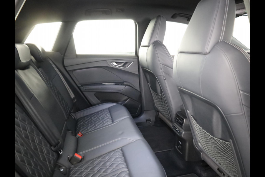 Audi Q4 e-tron 50 quattro S edition 77 kWh Lederen bekleding | 21 inch lichtmetalen velgen | Parkeercamera | Navigatie
