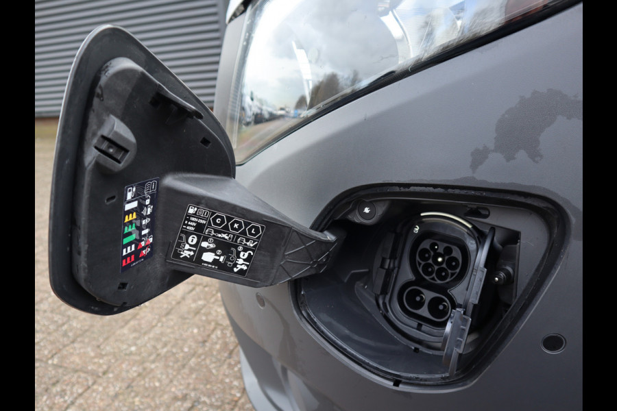 Mercedes-Benz eVito 112 66 kWh SoH 97,6 % AC + DC Snelladen L2 Lang - LM - Camera - 3 Zits - Betimmerd