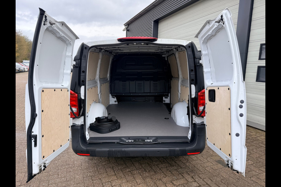 Mercedes-Benz eVito 112 66 kWh SoH 97,6 % AC + DC Snelladen L2 Lang - LM - Camera - 3 Zits - Betimmerd