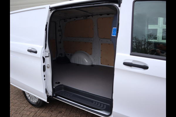 Mercedes-Benz eVito 112 66 kWh SoH 97,6 % AC + DC Snelladen L2 Lang - LM - Camera - 3 Zits - Betimmerd