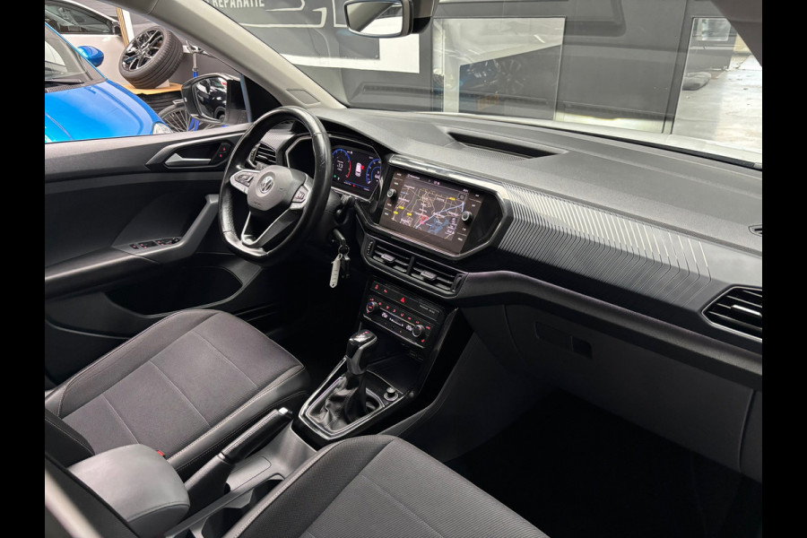 Volkswagen T-Cross 1.0 TSI Style / Navigatie / Stoelverwarming