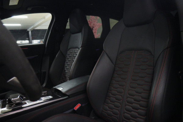 Audi RS6 Avant RS TFSI quattro Dynamic+ /CERAMIC/PANO/360/SOFTC/BOMVOL