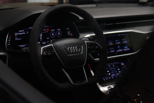 Audi RS6 Avant RS TFSI quattro Dynamic+ /CERAMIC/PANO/360/SOFTC/BOMVOL