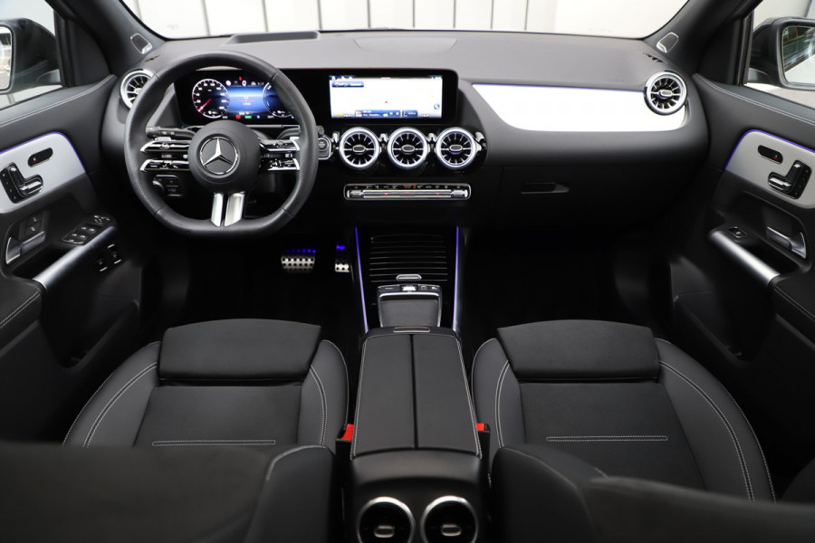 Mercedes-Benz GLA 250e AMG | 218PK | Head-up | Keyless-go | Burmester | Pano | Stuurwielverw. | Sfeerverlichting | Memory | Alpine grey | 2024.
