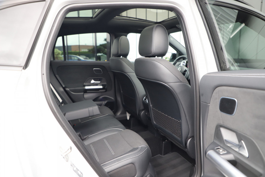 Mercedes-Benz GLA 250e AMG | 218PK | Head-up | Keyless-go | Burmester | Pano | Stuurwielverw. | Sfeerverlichting | Memory | Alpine grey | 2024.