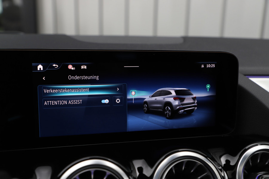 Mercedes-Benz GLA 250e AMG | 218PK | Head-up | Keyless-go | Burmester | Pano | Stuurwielverw. | Sfeerverlichting | Memory | Alpine grey | 2024.