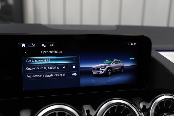 Mercedes-Benz GLA 250e AMG | 218PK | Head-up | Keyless-go | Burmester | Pano | Stuurwielverw. | Sfeerverlichting | Memory | Alpine grey | 2024.