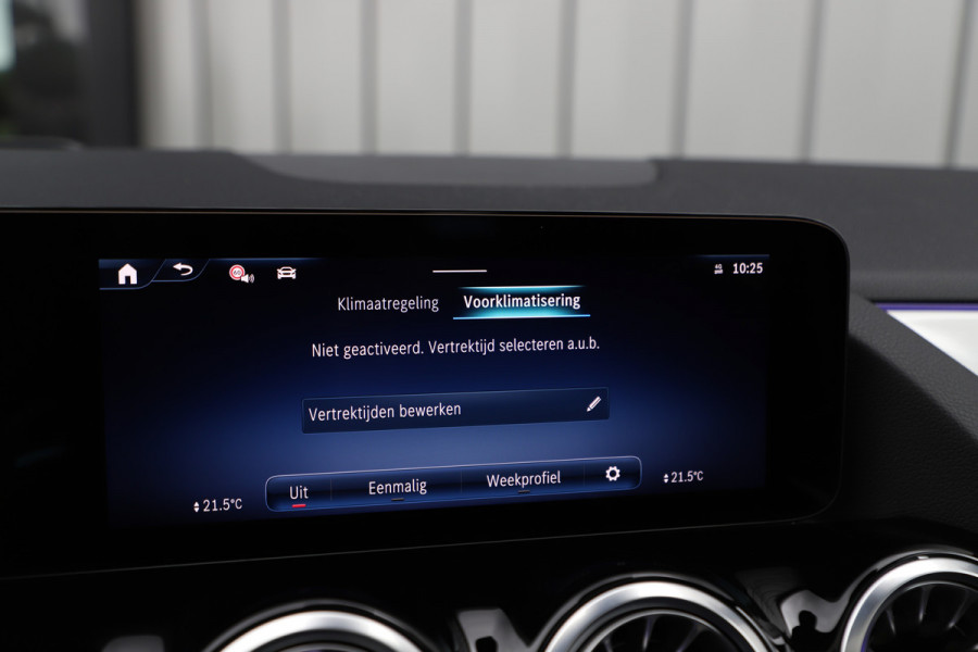 Mercedes-Benz GLA 250e AMG | 218PK | Head-up | Keyless-go | Burmester | Pano | Stuurwielverw. | Sfeerverlichting | Memory | Alpine grey | 2024.