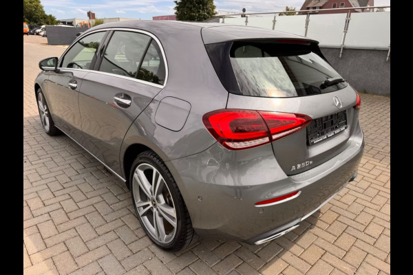 Mercedes-Benz A-Klasse 250 e ** MULTIBEAM LED, PANO, LEDER, MEMORY, 19-inch LMV, 2-zone AIRCO, ACC ** UNFALLFREI ** ** INFORMEER OOK NAAR ONZE AANTREKKELIJKE FINANCIAL-LEASE TARIEVEN **