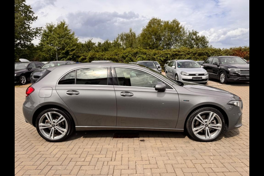 Mercedes-Benz A-Klasse 250 e ** MULTIBEAM LED, PANO, LEDER, MEMORY, 19-inch LMV, 2-zone AIRCO, ACC ** UNFALLFREI ** ** INFORMEER OOK NAAR ONZE AANTREKKELIJKE FINANCIAL-LEASE TARIEVEN **