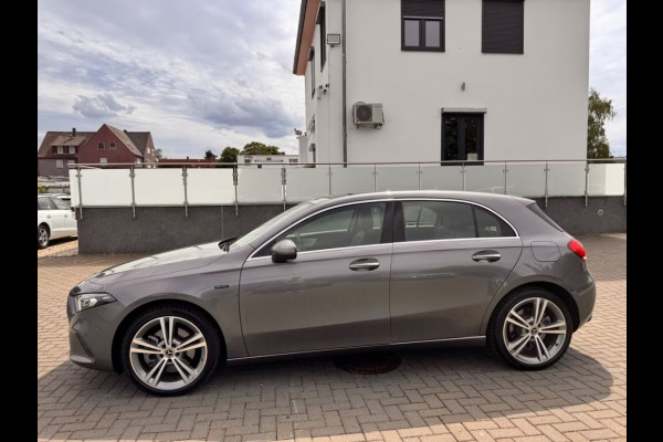 Mercedes-Benz A-Klasse 250 e ** MULTIBEAM LED, PANO, LEDER, MEMORY, 19-inch LMV, 2-zone AIRCO, ACC ** UNFALLFREI ** ** INFORMEER OOK NAAR ONZE AANTREKKELIJKE FINANCIAL-LEASE TARIEVEN **