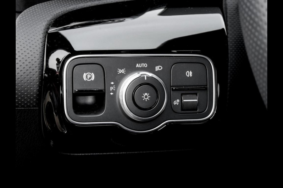 Mercedes-Benz A-Klasse 250 e ** MULTIBEAM LED, PANO, LEDER, MEMORY, 19-inch LMV, 2-zone AIRCO, ACC ** UNFALLFREI ** ** INFORMEER OOK NAAR ONZE AANTREKKELIJKE FINANCIAL-LEASE TARIEVEN **