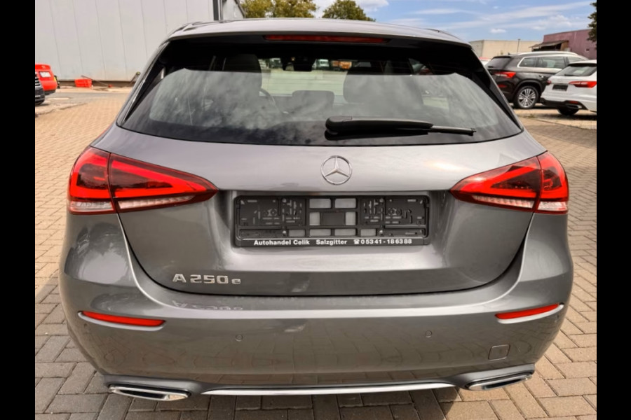 Mercedes-Benz A-Klasse 250 e ** MULTIBEAM LED, PANO, LEDER, MEMORY, 19-inch LMV, 2-zone AIRCO, ACC ** UNFALLFREI ** ** INFORMEER OOK NAAR ONZE AANTREKKELIJKE FINANCIAL-LEASE TARIEVEN **