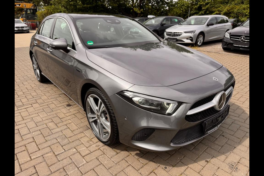Mercedes-Benz A-Klasse 250 e ** MULTIBEAM LED, PANO, LEDER, MEMORY, 19-inch LMV, 2-zone AIRCO, ACC ** UNFALLFREI ** ** INFORMEER OOK NAAR ONZE AANTREKKELIJKE FINANCIAL-LEASE TARIEVEN **