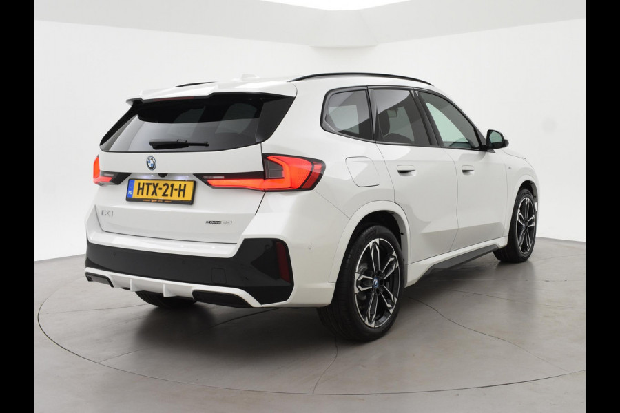 BMW iX1 eDrive20 67 kWh M-SPORT *46 KM NIEUW* + PANORAMA | PREMIUM | 19 INCH | M-REMMEN