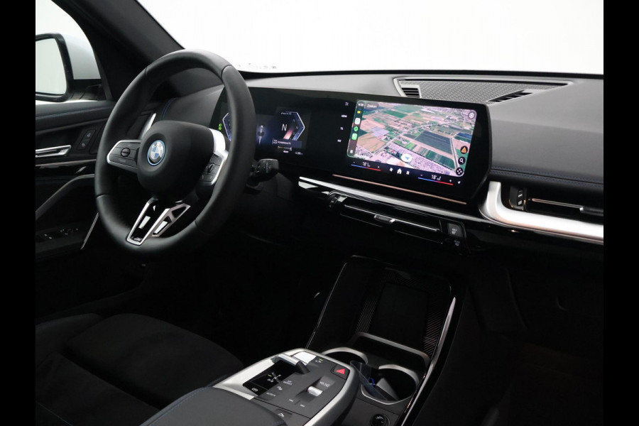 BMW iX1 eDrive20 67 kWh M-SPORT *46 KM NIEUW* + PANORAMA | PREMIUM | 19 INCH | M-REMMEN