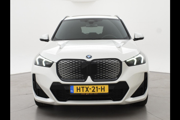 BMW iX1 eDrive20 67 kWh M-SPORT *46 KM NIEUW* + PANORAMA | PREMIUM | 19 INCH | M-REMMEN