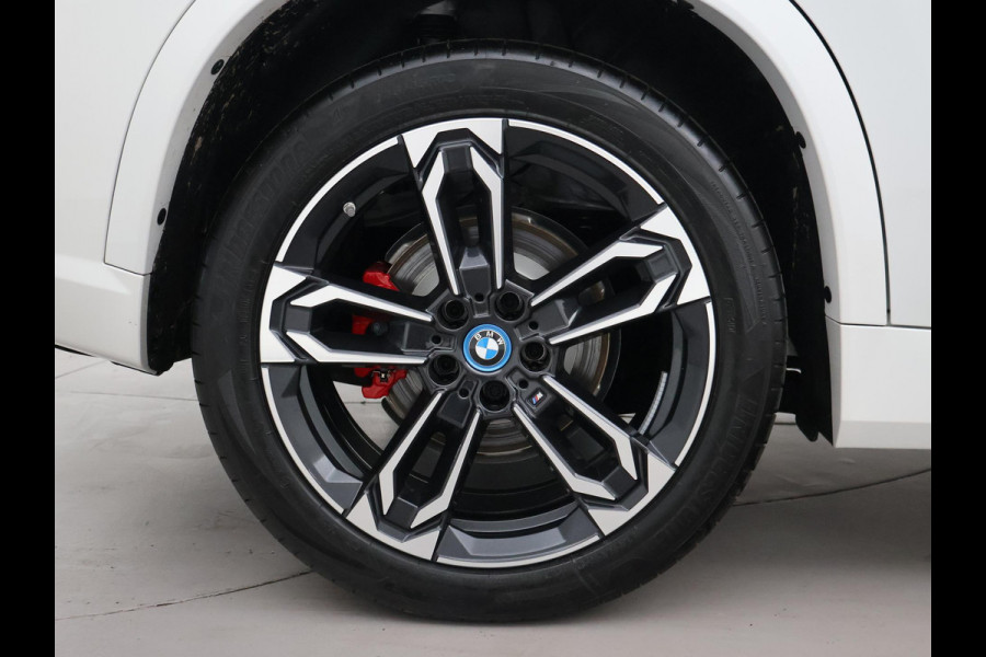 BMW iX1 eDrive20 67 kWh M-SPORT *46 KM NIEUW* + PANORAMA | PREMIUM | 19 INCH | M-REMMEN