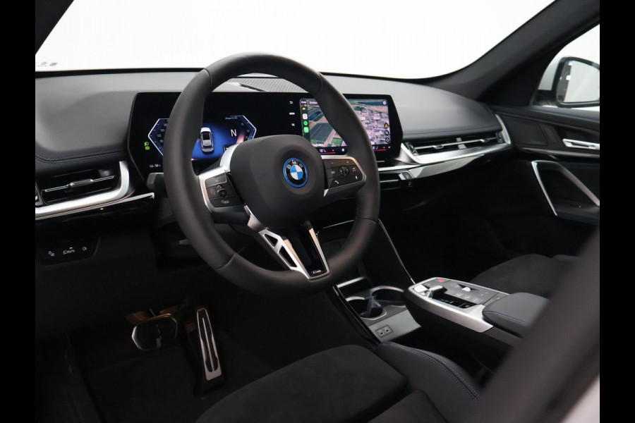 BMW iX1 eDrive20 67 kWh M-SPORT *46 KM NIEUW* + PANORAMA | PREMIUM | 19 INCH | M-REMMEN