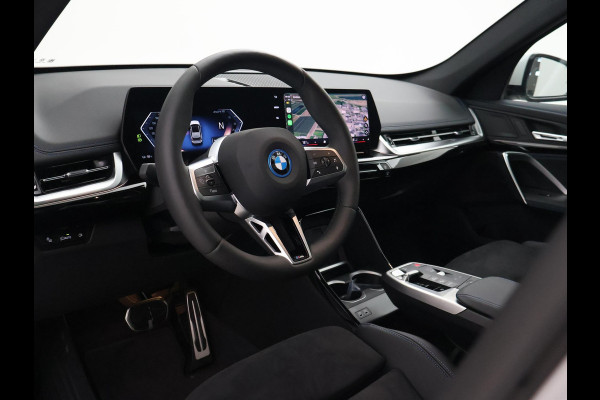 BMW iX1 eDrive20 67 kWh M-SPORT *46 KM NIEUW* + PANORAMA | PREMIUM | 19 INCH | M-REMMEN