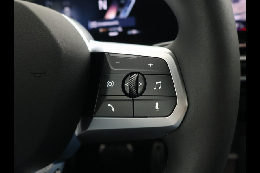 BMW iX1 eDrive20 67 kWh M-SPORT *46 KM NIEUW* + PANORAMA | PREMIUM | 19 INCH | M-REMMEN