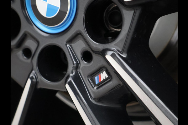 BMW iX1 eDrive20 67 kWh M-SPORT *46 KM NIEUW* + PANORAMA | PREMIUM | 19 INCH | M-REMMEN