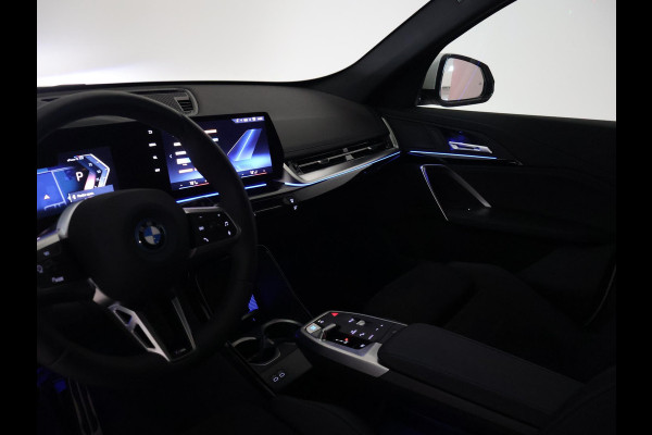 BMW iX1 eDrive20 67 kWh M-SPORT *46 KM NIEUW* + PANORAMA | PREMIUM | 19 INCH | M-REMMEN