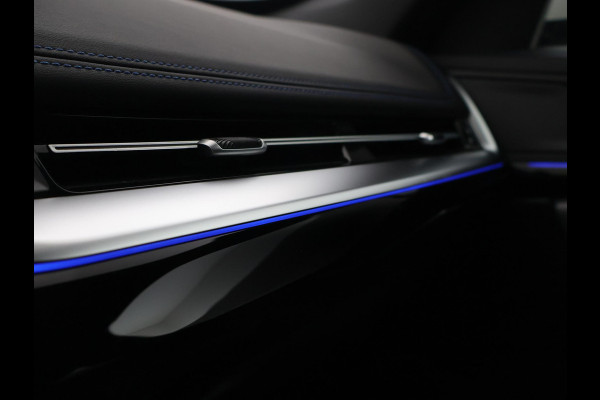 BMW iX1 eDrive20 67 kWh M-SPORT *46 KM NIEUW* + PANORAMA | PREMIUM | 19 INCH | M-REMMEN