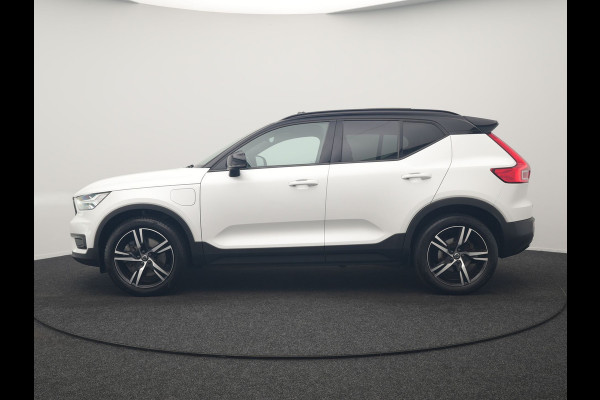 Volvo XC40 T5 Recharge R-Design PHEV 262pk Dealer O.H. | Panodak | Adaptive Cruise | 360 Camera | Harman / Kardon | Blis | Keyless | Apple Carplay | Navigatie | DAB | Virtual Cockpit | Pilot Assist | 19"L.M | Plug In Hybrid |