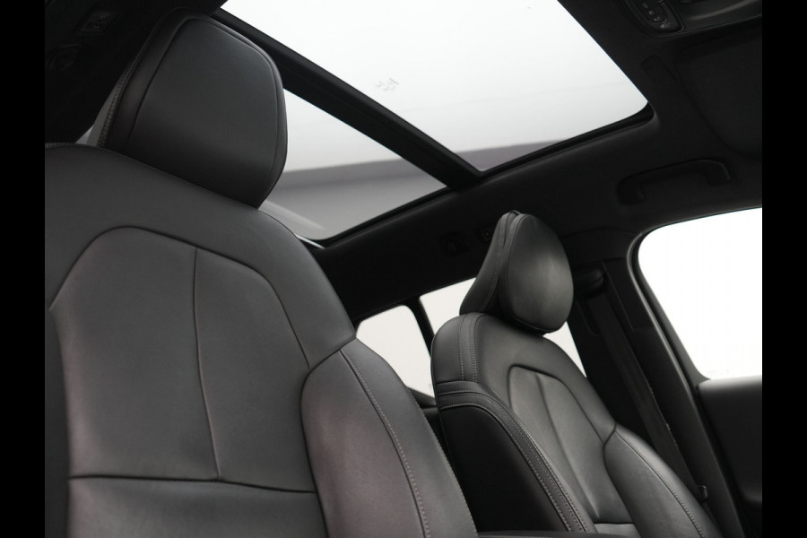 Volvo XC40 T5 Recharge R-Design PHEV 262pk Dealer O.H. | Panodak | Adaptive Cruise | 360 Camera | Harman / Kardon | Blis | Keyless | Apple Carplay | Navigatie | DAB | Virtual Cockpit | Pilot Assist | 19"L.M | Plug In Hybrid |