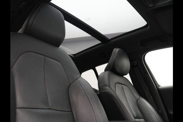 Volvo XC40 T5 Recharge R-Design PHEV 262pk Dealer O.H. | Panodak | Adaptive Cruise | 360 Camera | Harman / Kardon | Blis | Keyless | Apple Carplay | Navigatie | DAB | Virtual Cockpit | Pilot Assist | 19"L.M | Plug In Hybrid |
