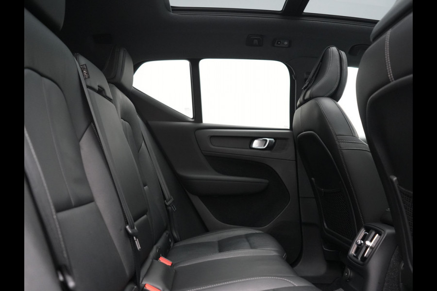 Volvo XC40 T5 Recharge R-Design PHEV 262pk Dealer O.H. | Panodak | Adaptive Cruise | 360 Camera | Harman / Kardon | Blis | Keyless | Apple Carplay | Navigatie | DAB | Virtual Cockpit | Pilot Assist | 19"L.M | Plug In Hybrid |