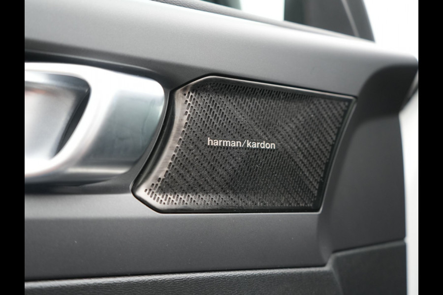 Volvo XC40 T5 Recharge R-Design PHEV 262pk Dealer O.H. | Panodak | Adaptive Cruise | 360 Camera | Harman / Kardon | Blis | Keyless | Apple Carplay | Navigatie | DAB | Virtual Cockpit | Pilot Assist | 19"L.M | Plug In Hybrid |