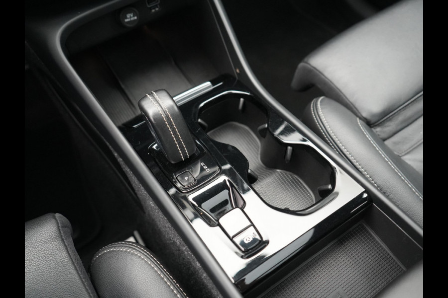 Volvo XC40 T5 Recharge R-Design PHEV 262pk Dealer O.H. | Panodak | Adaptive Cruise | 360 Camera | Harman / Kardon | Blis | Keyless | Apple Carplay | Navigatie | DAB | Virtual Cockpit | Pilot Assist | 19"L.M | Plug In Hybrid |