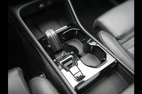 Volvo XC40 T5 Recharge R-Design PHEV 262pk Dealer O.H. | Panodak | Adaptive Cruise | 360 Camera | Harman / Kardon | Blis | Keyless | Apple Carplay | Navigatie | DAB | Virtual Cockpit | Pilot Assist | 19"L.M | Plug In Hybrid |