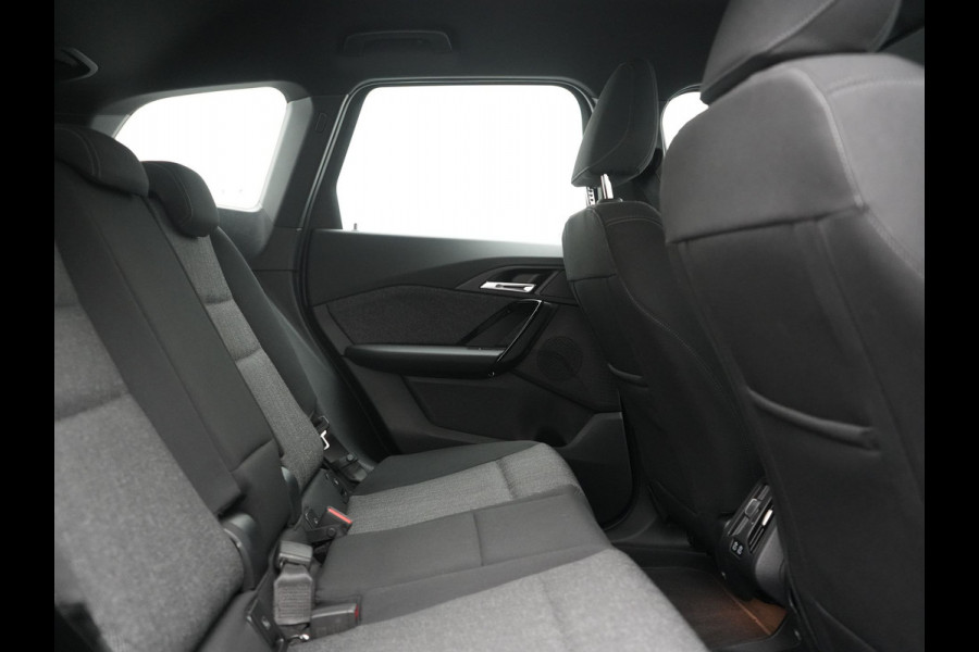 BMW iX1 xDrive30 67 kWh 313pk Dealer O.H. | Trekhaak Af Fabriek | Camera | Adaptief M Onderstel | Voorstoelen Verwarmd | Blis | Keyless | Apple Carplay | Adaptive LED | Sfeerverlichting | Widescreen Navi | DAB |