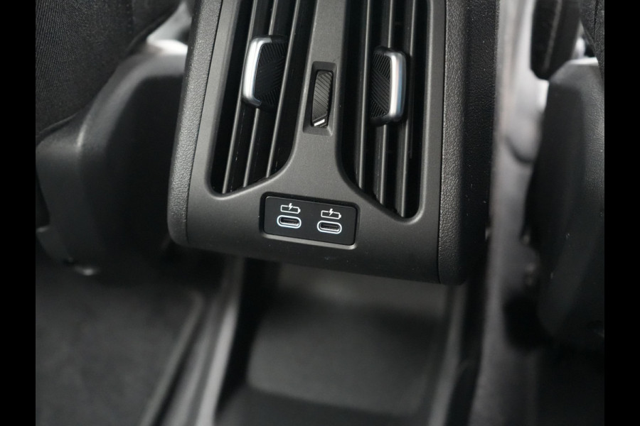 BMW iX1 xDrive30 67 kWh 313pk Dealer O.H. | Trekhaak Af Fabriek | Camera | Adaptief M Onderstel | Voorstoelen Verwarmd | Blis | Keyless | Apple Carplay | Adaptive LED | Sfeerverlichting | Widescreen Navi | DAB |