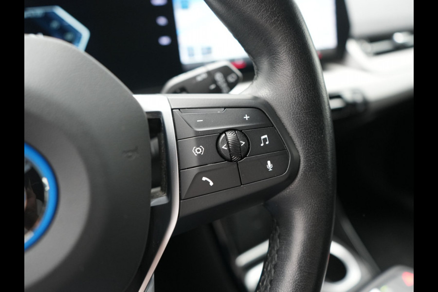 BMW iX1 xDrive30 67 kWh 313pk Dealer O.H. | Trekhaak Af Fabriek | Camera | Adaptief M Onderstel | Voorstoelen Verwarmd | Blis | Keyless | Apple Carplay | Adaptive LED | Sfeerverlichting | Widescreen Navi | DAB |