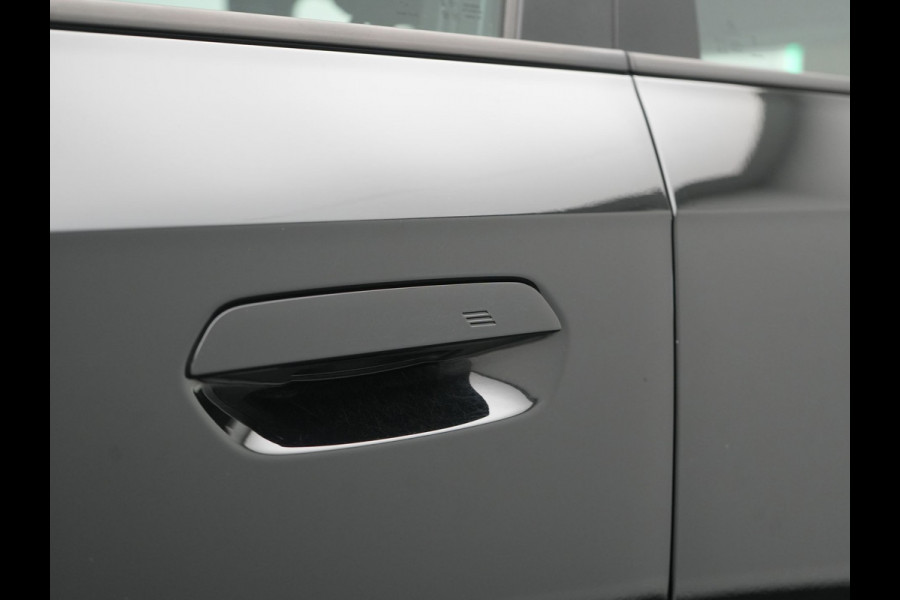 BMW iX1 xDrive30 67 kWh 313pk Dealer O.H. | Trekhaak Af Fabriek | Camera | Adaptief M Onderstel | Voorstoelen Verwarmd | Blis | Keyless | Apple Carplay | Adaptive LED | Sfeerverlichting | Widescreen Navi | DAB |